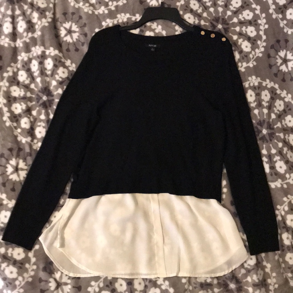 NWT APT 9 Mock bottom light sweater